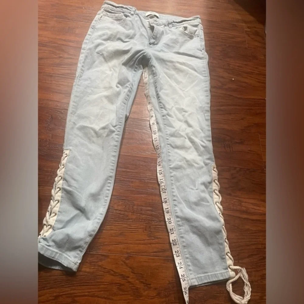 Forever 21 jeans size 28